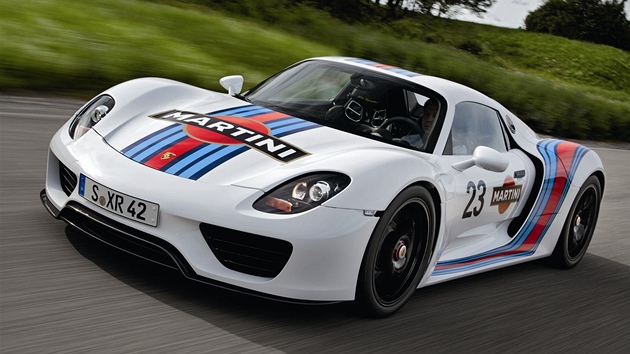 Prototyp Porsche 918 Spyder v barvch Martini Racing