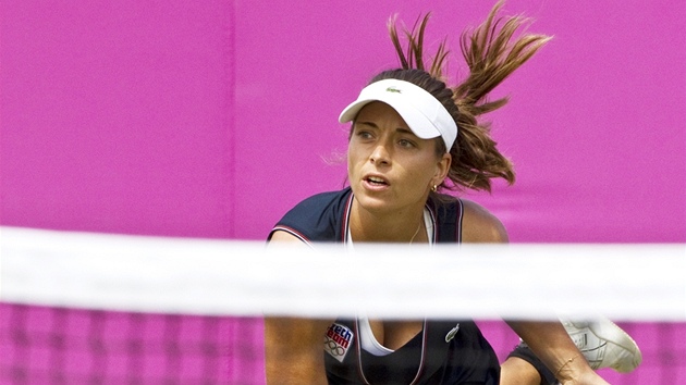 esk tenistka Petra Cetkovsk pi zpasu s Nmkou Angelique Kerberovou (30. ervence 2012) 