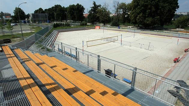 Nov zzem s tribunami u hi za fotbalovm stadionem.