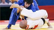Judista Jaromír Musil (v bílém) nezvládl olympijský souboj s Moldavcem Sergiem