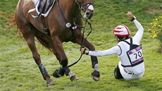 JEZDECTVÍ. Japonec Jošiaki Oiwa padá z koně při jezdecké všestrannosti v... JEZDECTVÍ. Japonec Jošiaki Oiwa padá z koně při jezdecké všestrannosti v...