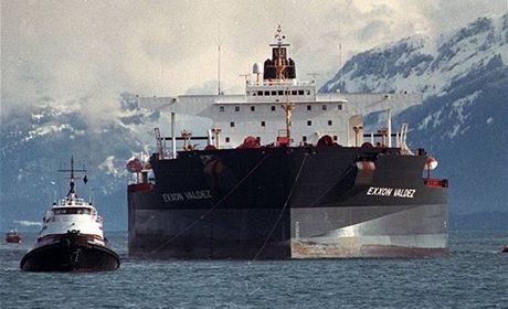 Tanker Exxon Valdez na archivním snímku