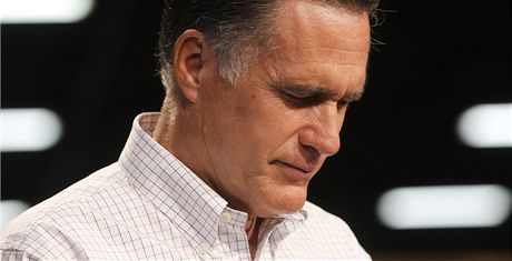 Republiknsk kandidt na prezidenta Mitt Romney dr minutu ticha za obti