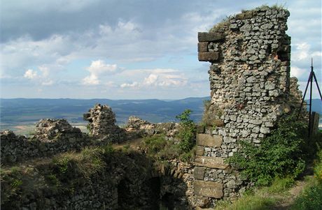 Náklady na zakonzervování hradu a zízení vyhlídkové ve odhadl projektant u ped esti lety na 18 milion korun.