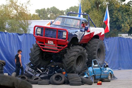 Pi Monster truck show v eskch Budjovicch niily ob monstra star vraky.