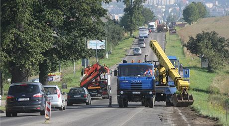 Stavební firmy zaaly opravovat dalí úsek silnice mezi Havlíkovým Brodem a Jihlavou. Ilustraní foto.