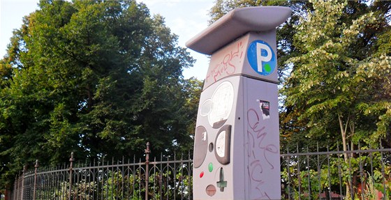 V ulicích eské Lípy najdou idii nov dvacet parkovacích automat (ilustraní snímek).