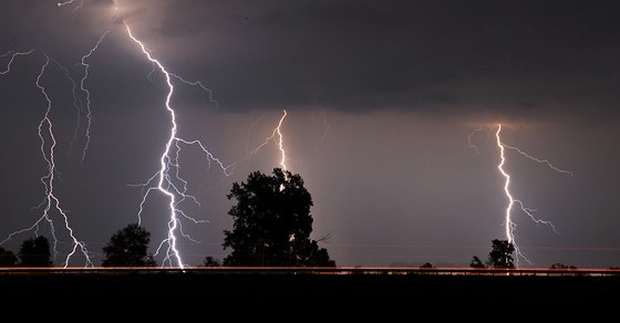 V boukách se mohou vyskytnout pívalové sráky nebo kroupy. Ilustraní foto