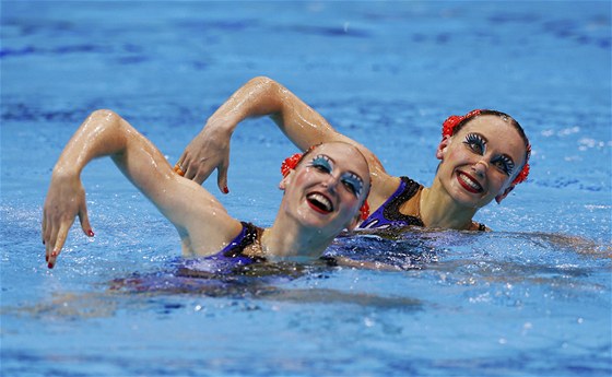 Ruské synchronizované plavkyn Natalia Ienková a Svtlana Romainovová pi