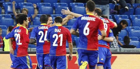 Fotbalisté Basileje se radují z postupového gólu, v utkání s norským Molde práv vyrovnali na konených 1:1. | foto: Reuters