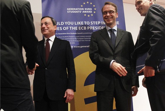 Prezident Evropské centrální banky Mario Draghi (vlevo), a éf nmecké