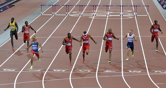 Felix Sanchez vítzí ve finii olympijského závodu tvrtka pekáká v Londýn.