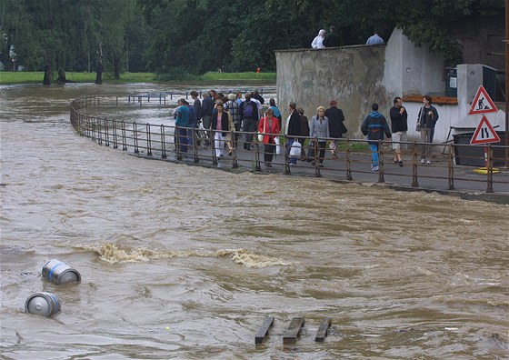 Voda z rozvodnné Male vystoupila v srpnu 2002 a na eskobudjovické Zátkovo