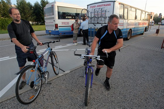 Cyklisté se na pohodlné spoje do hor mohou tit i letos. Ilustraní foto