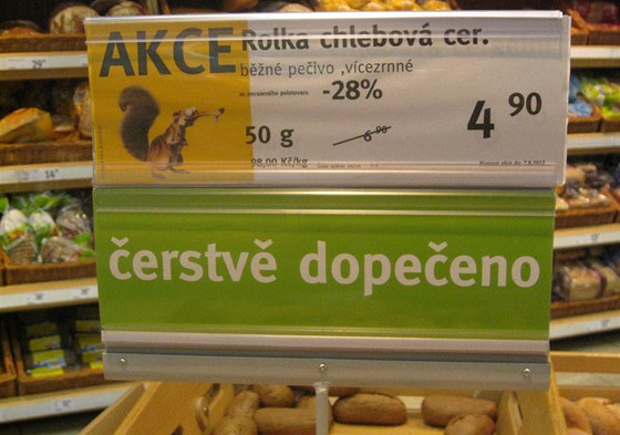 Supermarket Albert na Smchov rozpk vce ne polovinu peiva. Povinn npis