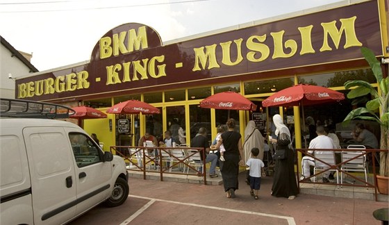 Burger King na severním pedmstí Clichy-sous-Bois se orientuje hlavn na