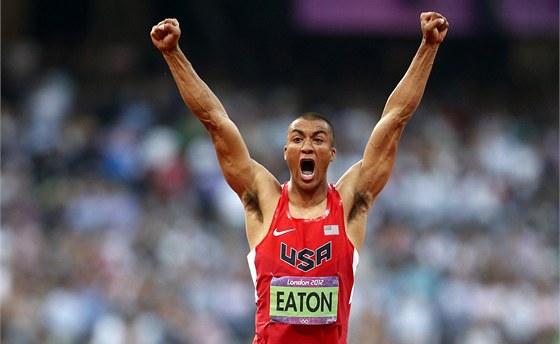 ATLETICKÝ KRÁL. Svtový rekordman Ashton Eaton ovládl olympijský desetiboj v