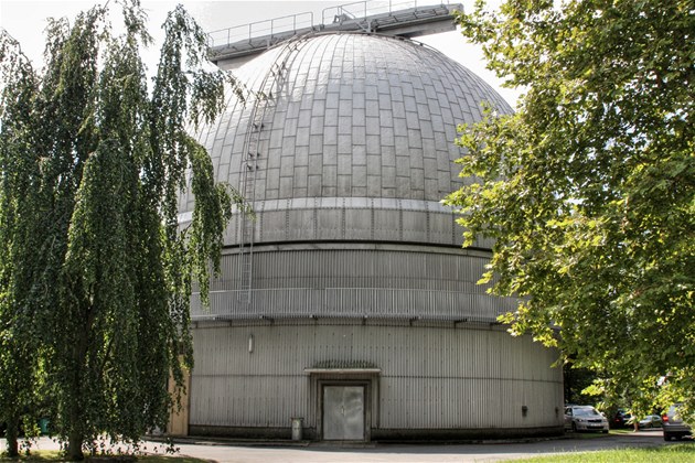 Nejvtí eský astronomický dalekohled ukrývá kopule hvzdárny v Ondejov u...