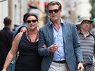 Pierce Brosnan se svou souasnou manelkou