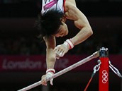VTZ. Japonec Kohei Uimura m zlato z gymnastickho vceboje.