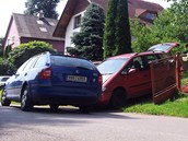 Auto dlunka nabouralo na Lankrounsku sluebn vz exekutor. (31. 7. 2012)