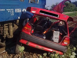 Nehoda Fordu Fiesta a rychlku na pejezdu v Hrdjovicch u eskch Budjovic.
