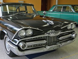 Výstava amerických aut na erné louce v Ostrav: Dodge Coronet 1966,...