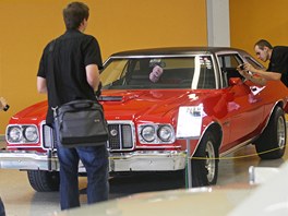 Výstava amerických aut na erné louce v Ostrav: Ford Grand Torino, motor V8,...
