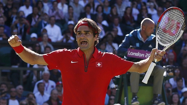 JSEM TAM! vcar Roger Federer oslavuje postup do finle olympijskho turnaje.