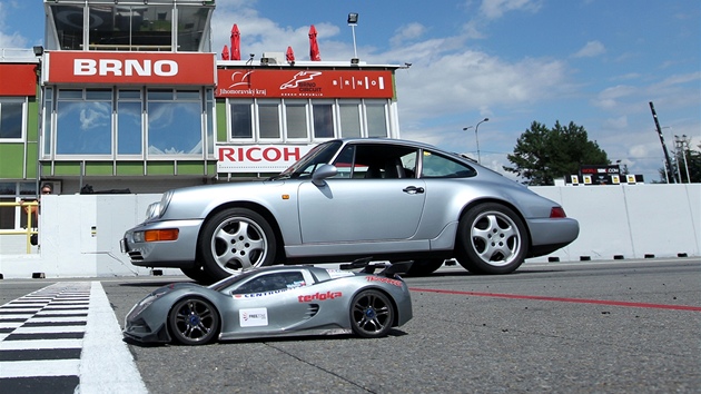 tyicetilet Bran Igor Vlahovi se svm modelem auta porazil na clov rovince Masarykova okruhu dv motorky i Porsche 911.