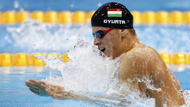 PRO ZLATO. David Gyurta si plave pro vtzstv v olympijskm zvod na 200 metr prsa. 