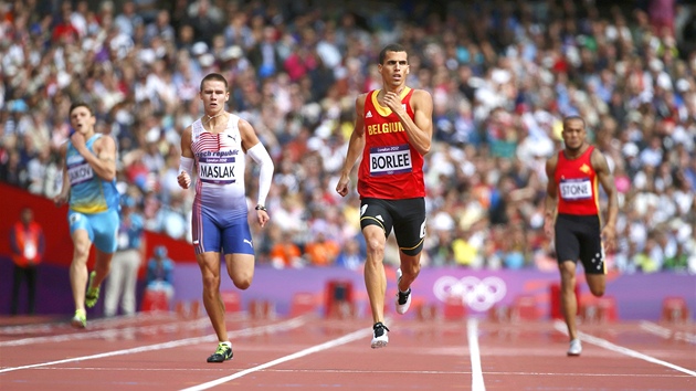 tvrtka Pavel Maslk (druh zleva) postoupil do semifinle. (4. srpna 2012)