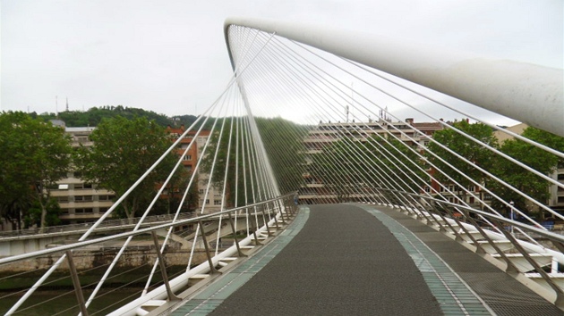 Most Zubizuri od katalnskho architekta Santiaga Calatravy