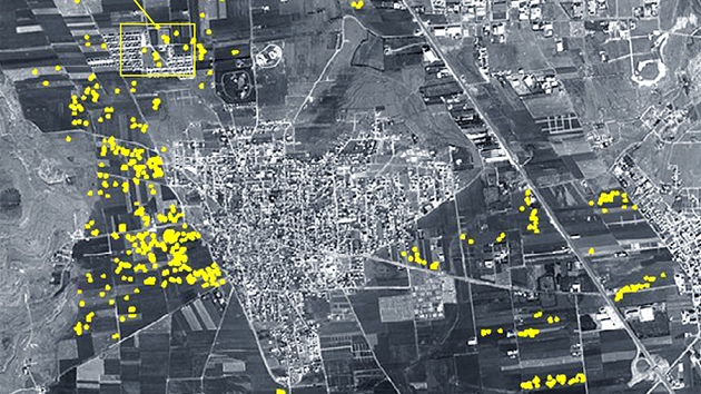 Satelitní snímek zveejnný Amnesty International. luté body na satelitním