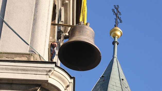 V roce 2012 se do ve baziliky na Hostn vrtily zvony.
