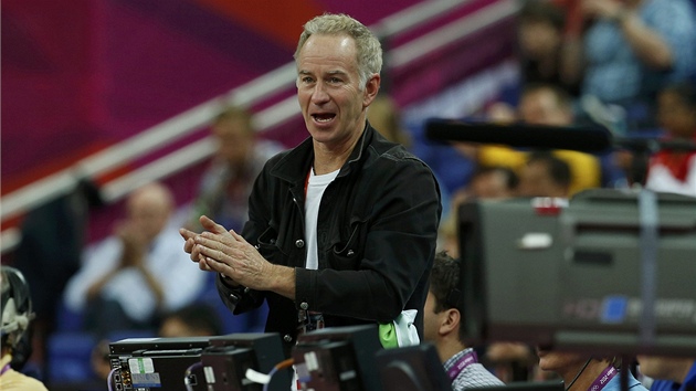 Tenista, komenttor a fanouek basketbalu. John McEnroe pi tvrtfinlovm utkn basketbalovho turnaje na olympijskch hrch v Londn mezi Spojenmi Stty a Austrli.