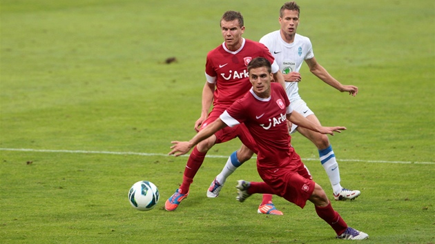 Momentka z utkn Evropsk ligy mezi Mladou Boleslav a Twente. 