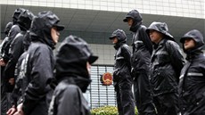 íntí policisté steí budovu soudu ve mst Che-fej, kde se rozhoduje o osudu