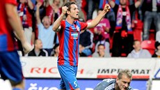 A JE TAM DALÍ. Marek Hanousek z Plzn slaví pátý gól v síti Ruchu Chorzów.