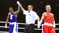 ech Zdenk Chládek (v erveném) boxoval v prvním kole olympijských her proti