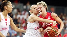 PRVNÍ VÝHRA. eské basketbalistky slaví první úspch na olympijském turnaji v Londýn. Zdolaly Chorvatsko.