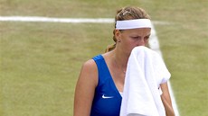 Petra Kvitová pi utkání s Ruskou Mariou Kirilenkovou. (2. srpna 2012)