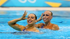 eské akvabely Albta Dufková (vlevo) a Soa Bernardová pi olympijské