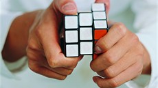 Rubikova kostka, hlavolam, který vymyslel maďarský inženýr Ernő Rubik. Rubikova kostka, hlavolam, který vymyslel maďarský inženýr Ernő Rubik.