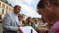 Demonstrace ve Varnsdorfu svolaná Lukáem Kohoutem. Zúastnil se i senátor Jií