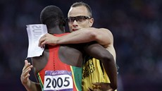 VÝRAZ RESPEKTU. Mistr světa Kirani James požádal Oscar Pistoriuse o jeho číslo. VÝRAZ RESPEKTU. Mistr světa Kirani James požádal Oscar Pistoriuse o jeho číslo.