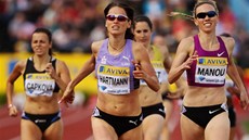 Tereza Čapková (zcela vlevo) při doběhu závodu v Londýně v roce 2011. Tereza Čapková (zcela vlevo) při doběhu závodu v Londýně v roce 2011.