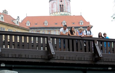 Nová lávka pod Pláovým mostem v eském Krumlov nahradila pvodní, u