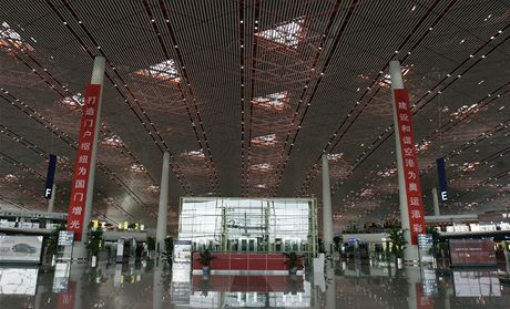 Terminál 3 na mezinárodním letiti v Pekingu proslul nejdelí vzdáleností od