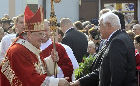 Osud církevních restitucí budou mít v rukou nejen poslanci, ale i prezident Václav Klaus. U dva jeho poradci proti vládnímu návrhu oste vystoupili.